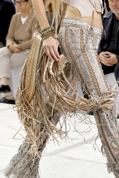 Look 10